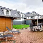 Haus Mit Garten Und Kamin