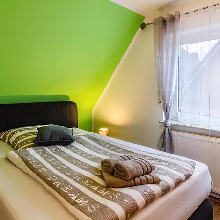 Haus Mit Garten Und Kamin