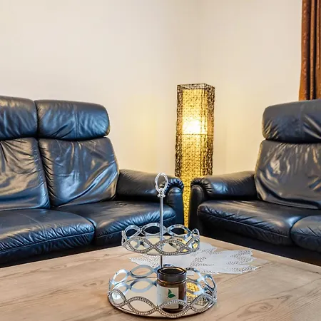 Haus Mit Garten Und Kamin